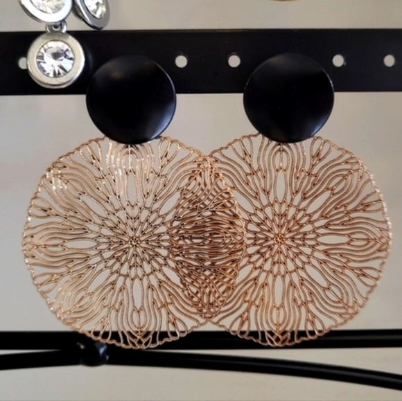 11 Pairs Wearable Earrings Grab Bag for Resell or Craft Lot RAC071 - Picture 10 of 14